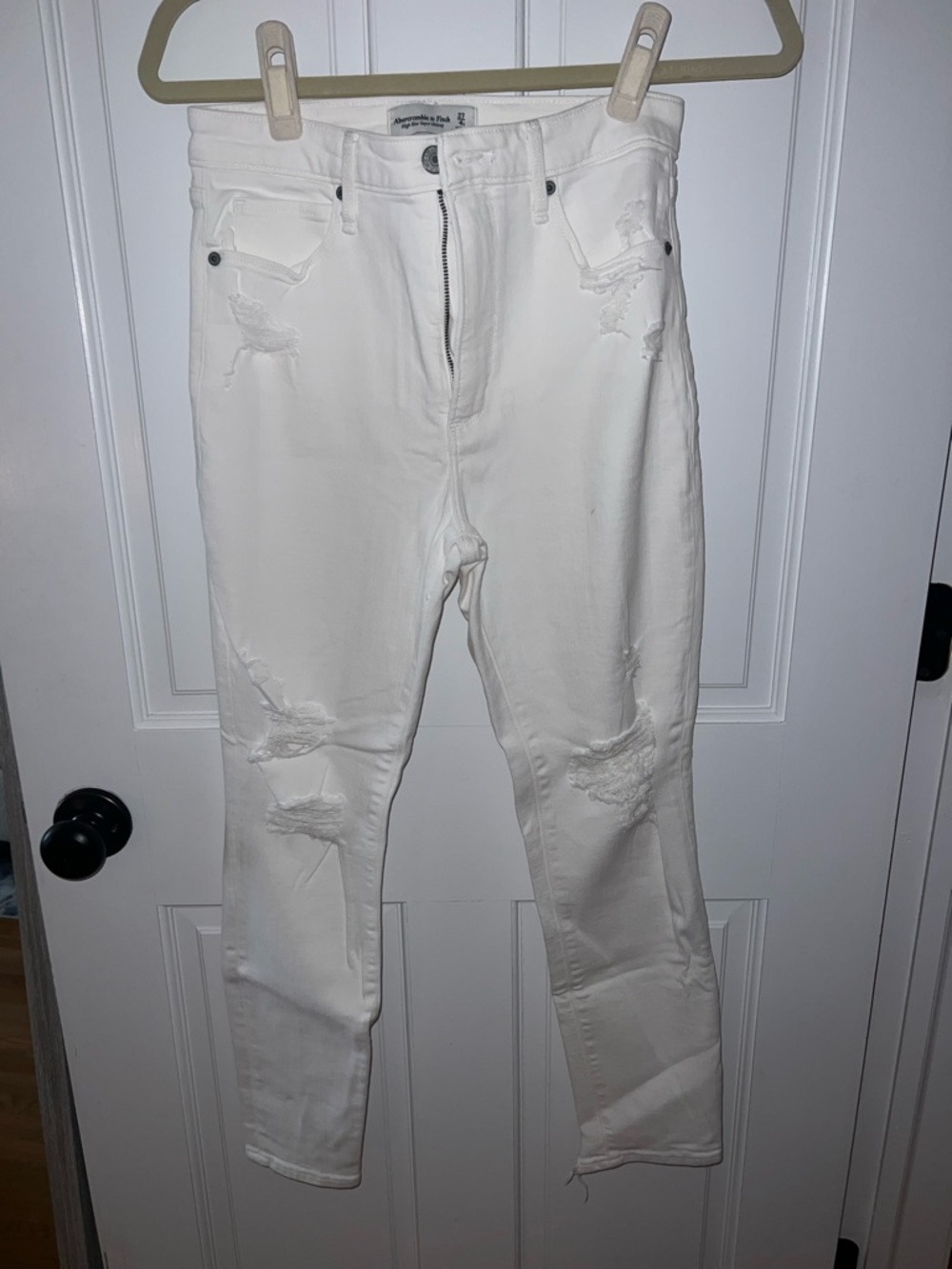 Abercrombie & Fitch White Distressed Skinny Jeans